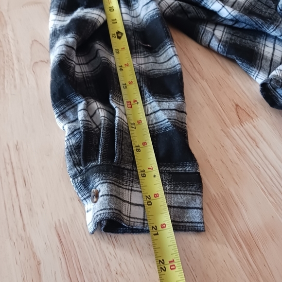 SHEIN Twist Front Oversize Drop Shoulder Plaid Buttoned Shirt - Picture 9 of 10